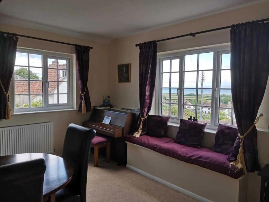 Sea Views, Private Garden, Comfortable Family And Dog Friendly Vakantiehuis *