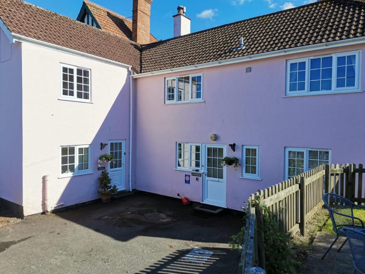 Sea Views, Private Garden, Comfortable Family And Dog Friendly Vakantiehuis